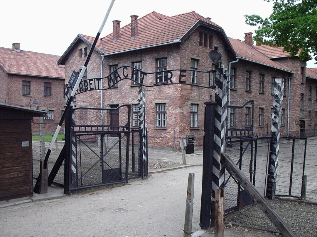 Arbeit macht frei ved Auschwitz